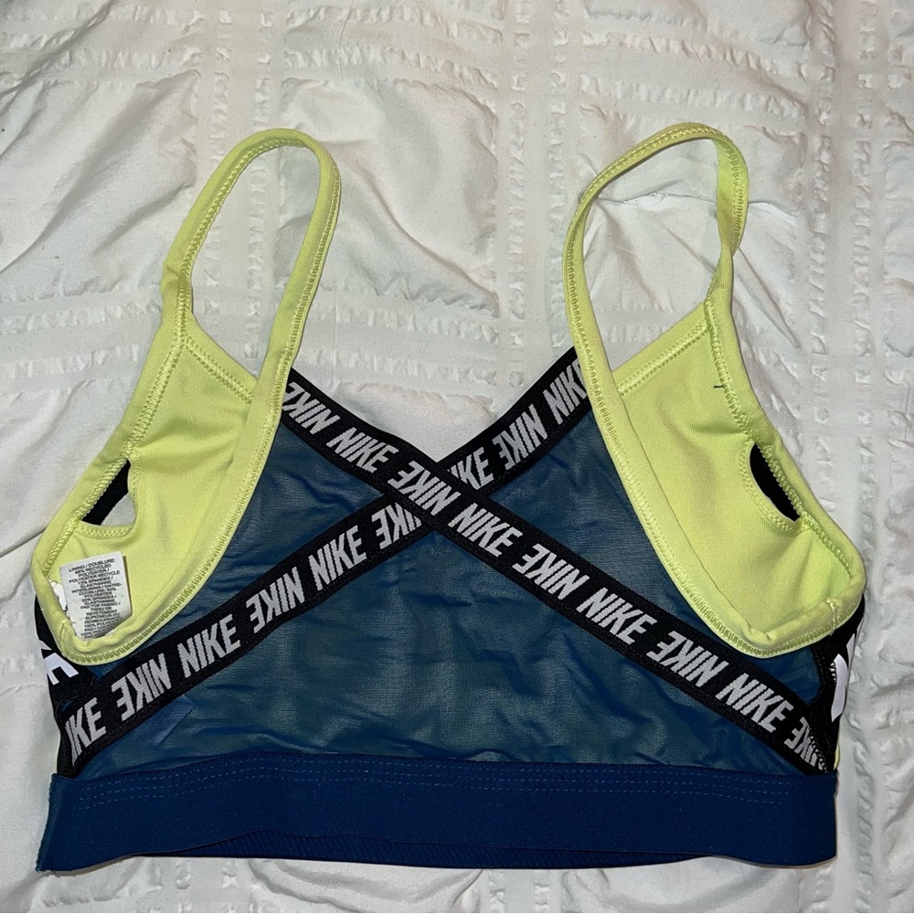 Nike sports bra, size S - Picture 4 of 4